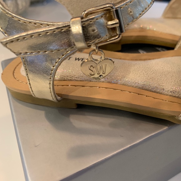Stuart Weitzman - Never Worn Toddler Gold Sandals - Picture 3 of 6
